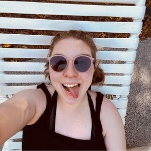 Meet your Posher, Carrie